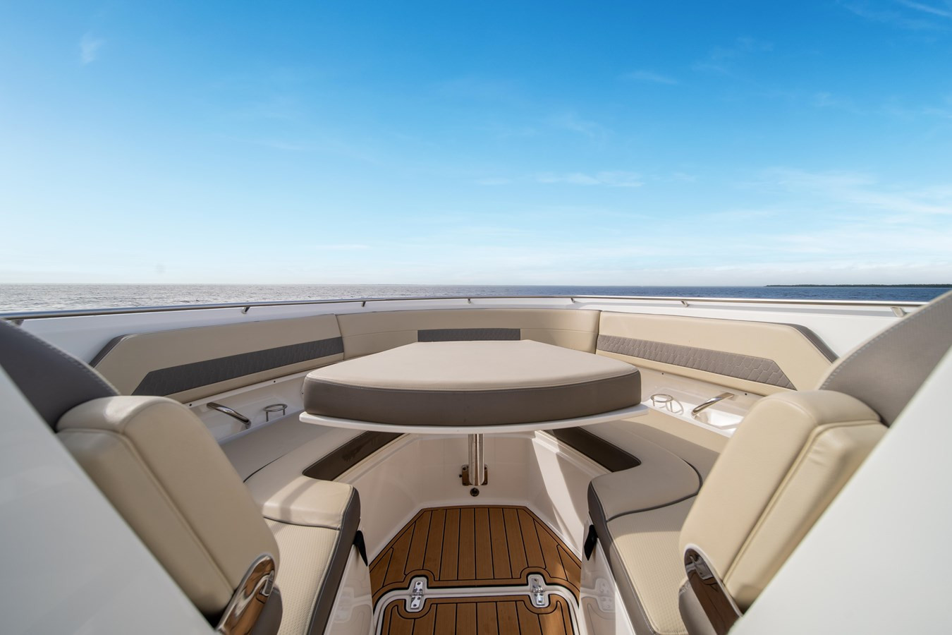 https://arconyachts.ams3.digitaloceanspaces.com/176500/conversions/large_4108222-optimize.jpg