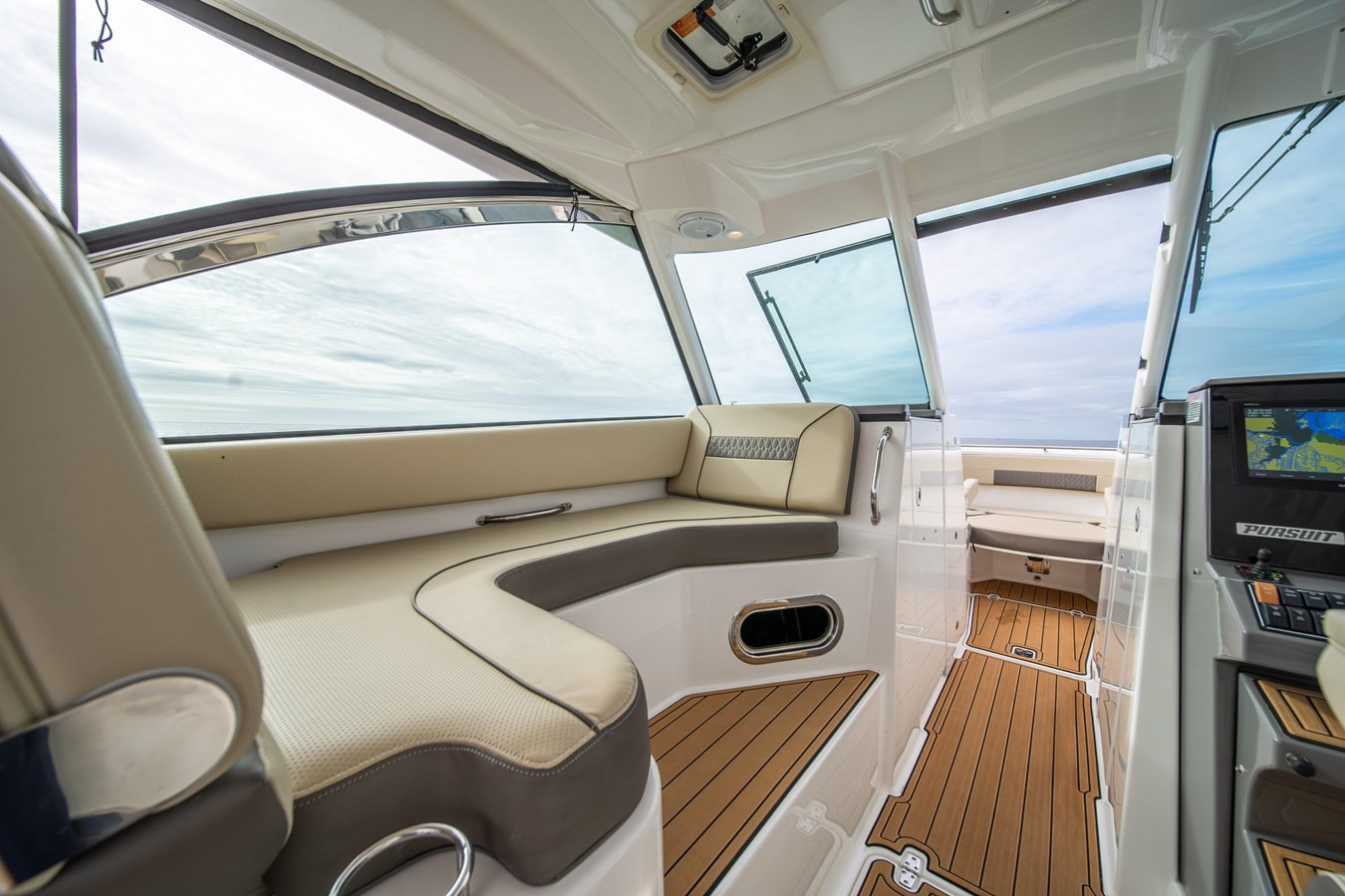 https://arconyachts.ams3.digitaloceanspaces.com/176511/conversions/large_4108226-optimize.jpg