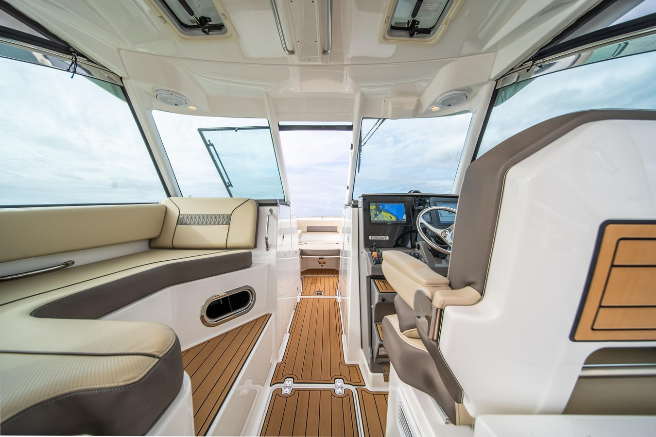 https://arconyachts.ams3.digitaloceanspaces.com/176513/conversions/large_4108227-optimize.jpg