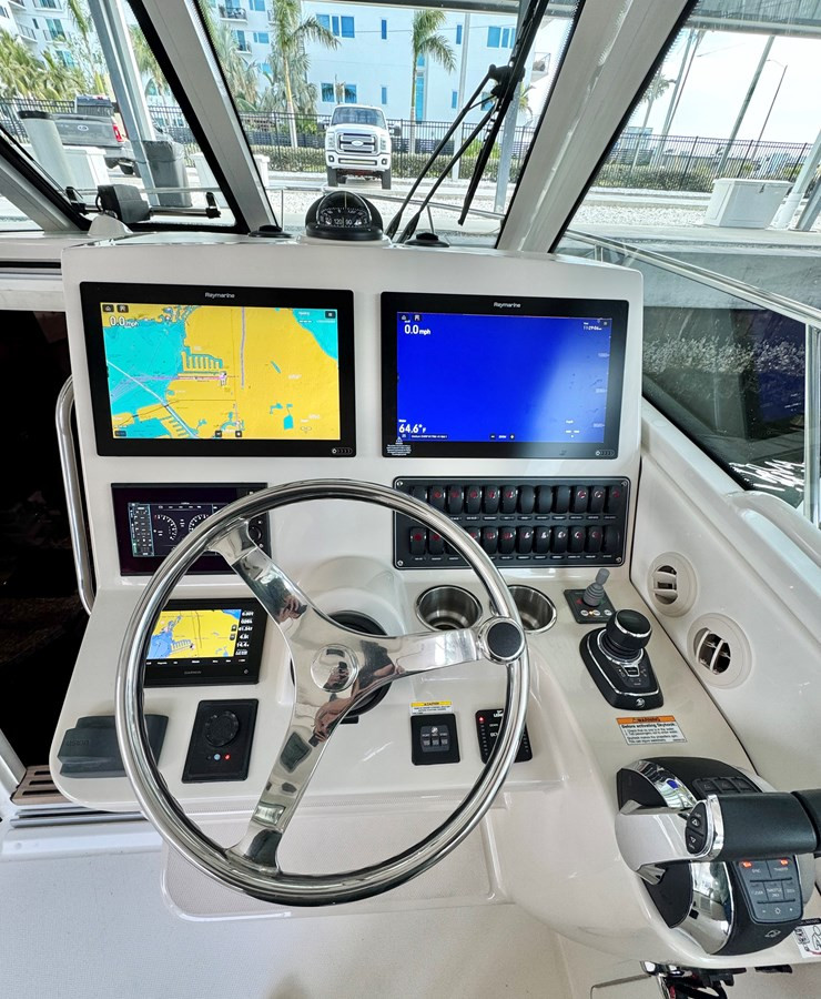 https://arconyachts.ams3.digitaloceanspaces.com/176592/conversions/large_4514379-optimize.jpg