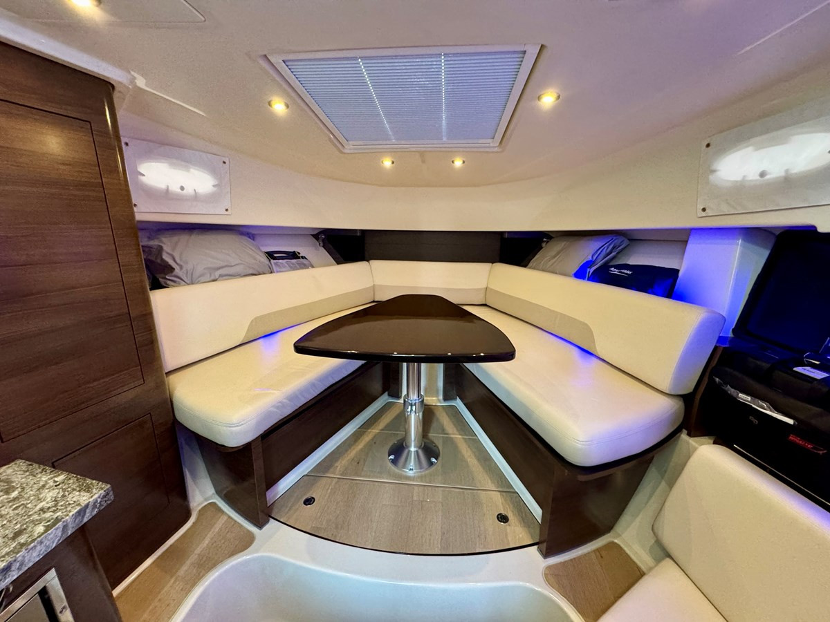 https://arconyachts.ams3.digitaloceanspaces.com/176602/conversions/large_4514332-optimize.jpg