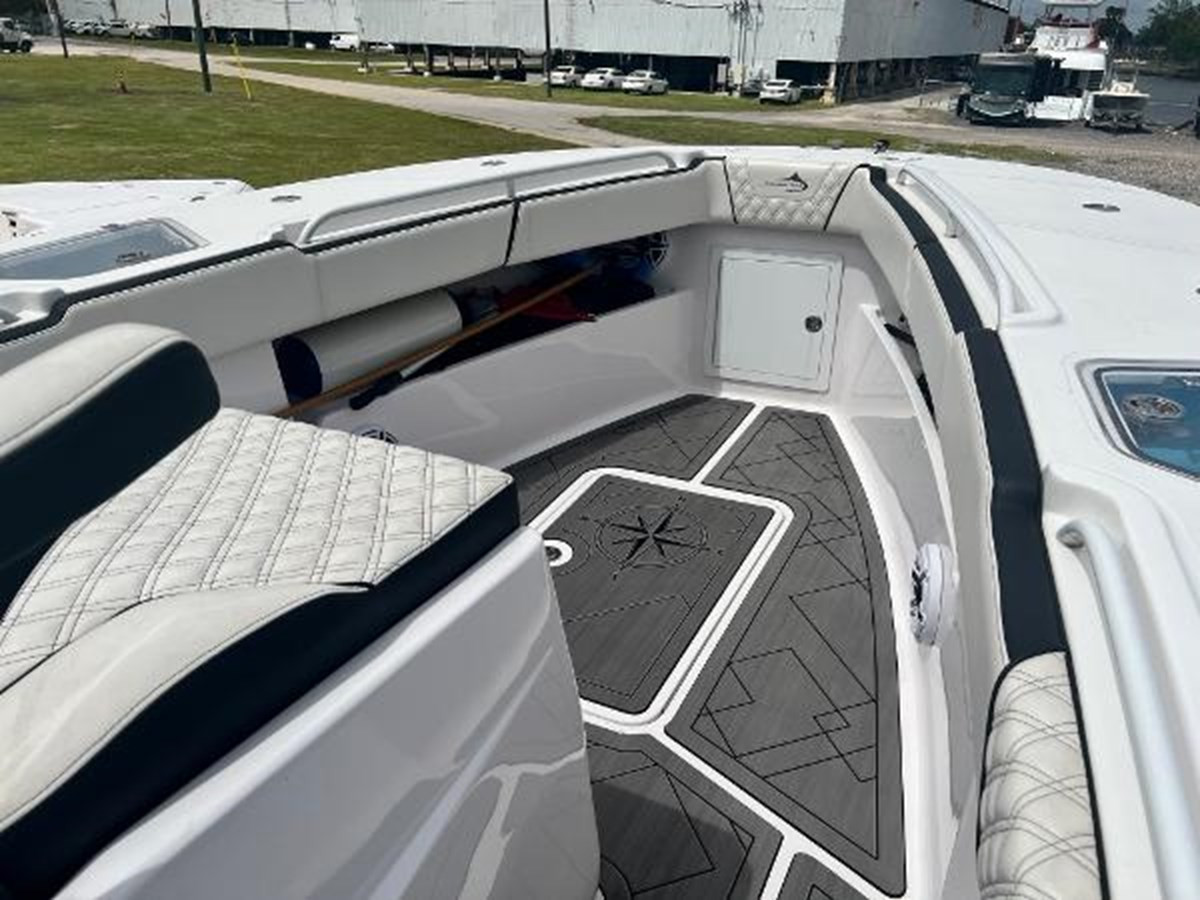 https://arconyachts.ams3.digitaloceanspaces.com/177073/conversions/large_4376639-optimize.jpg