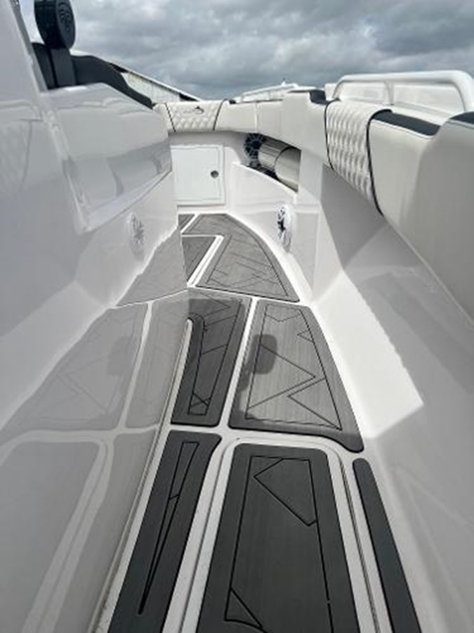 https://arconyachts.ams3.digitaloceanspaces.com/177076/conversions/large_4376640-optimize.jpg