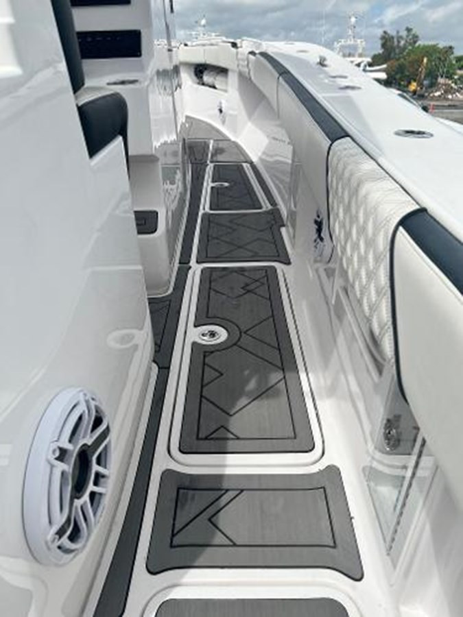 https://arconyachts.ams3.digitaloceanspaces.com/177086/conversions/large_4376645-optimize.jpg