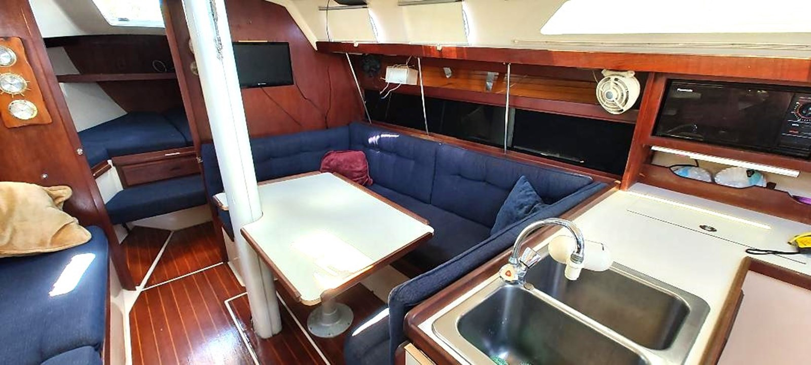 https://arconyachts.ams3.digitaloceanspaces.com/177110/conversions/large_4362226-optimize.jpg