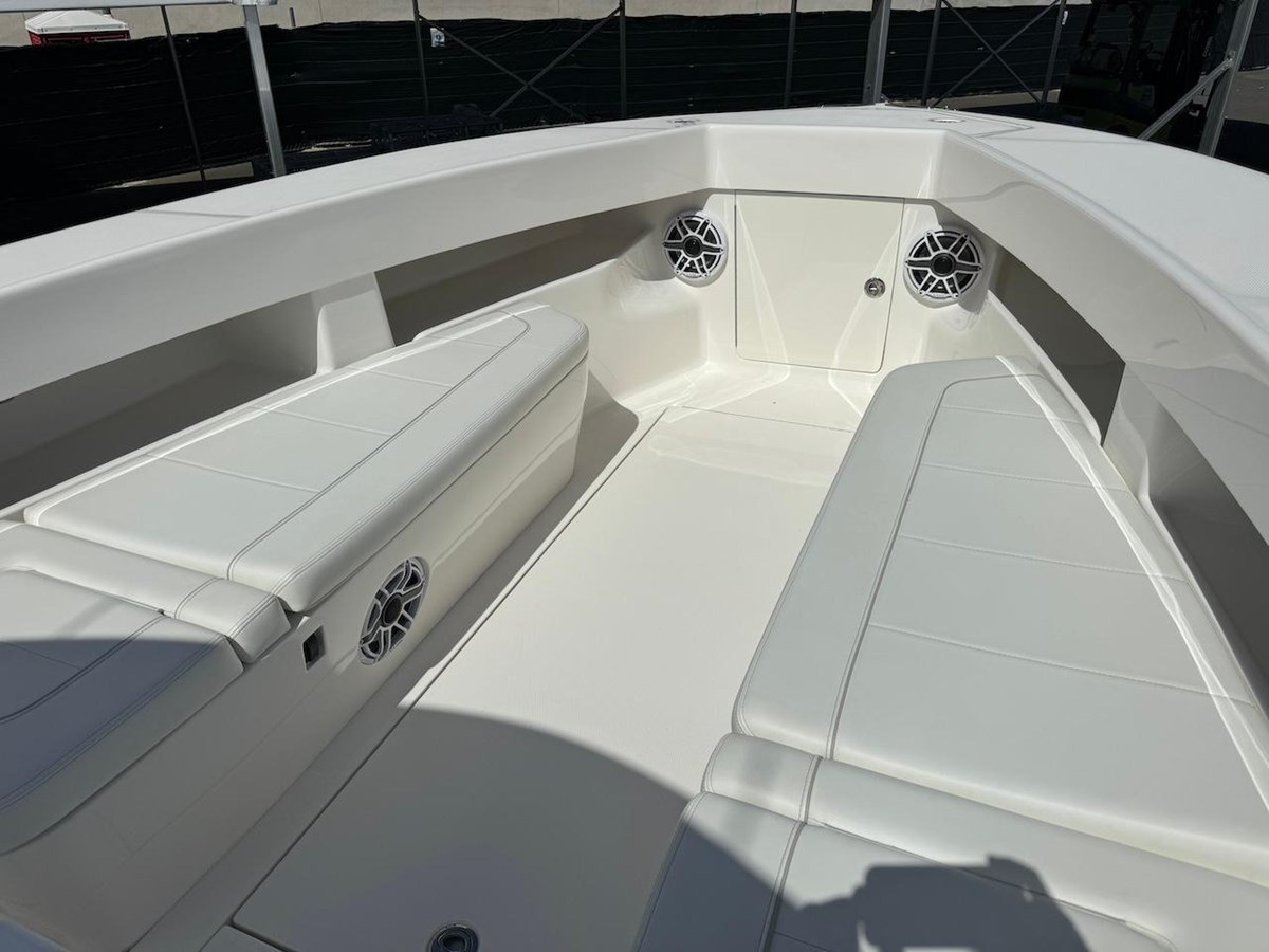 https://arconyachts.ams3.digitaloceanspaces.com/177146/conversions/large_4399391-optimize.jpg