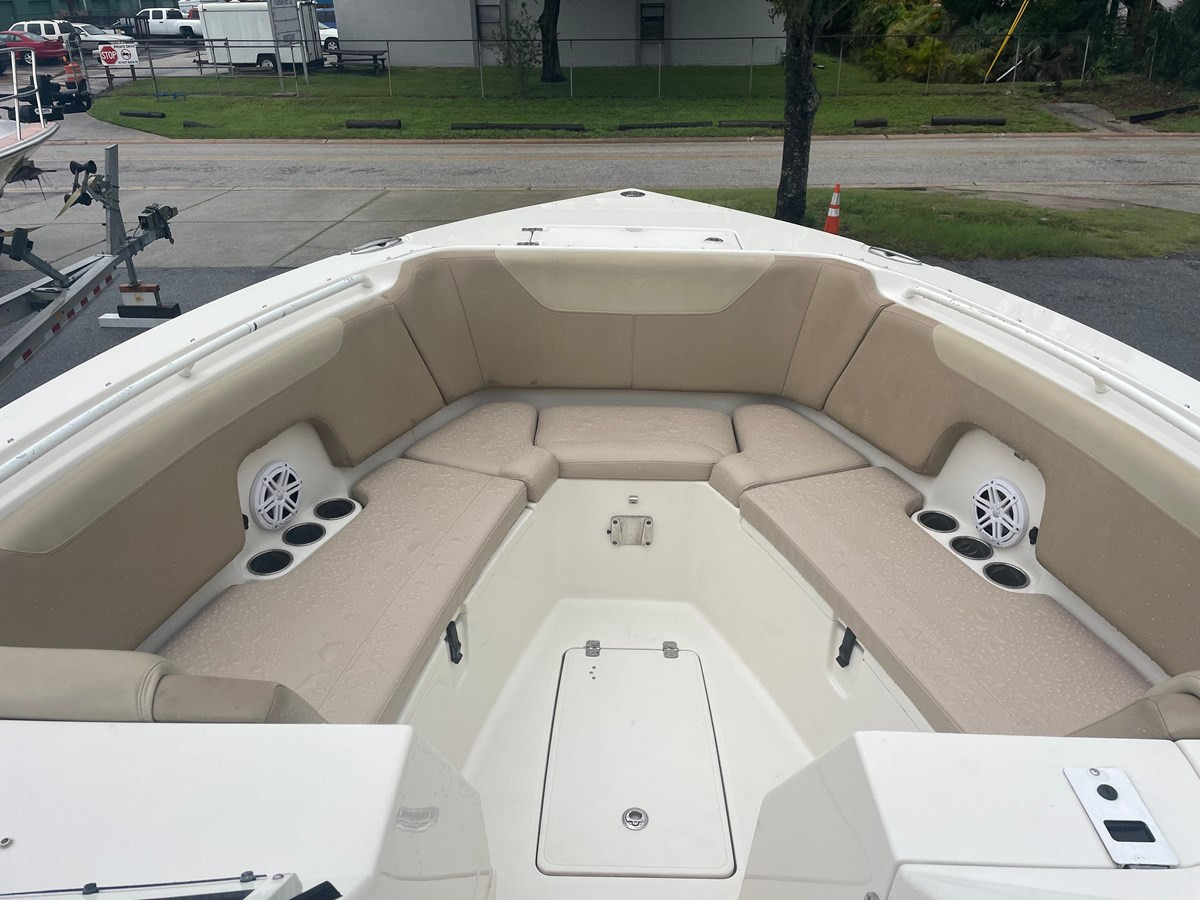 https://arconyachts.ams3.digitaloceanspaces.com/177161/conversions/large_4390002-optimize.jpg