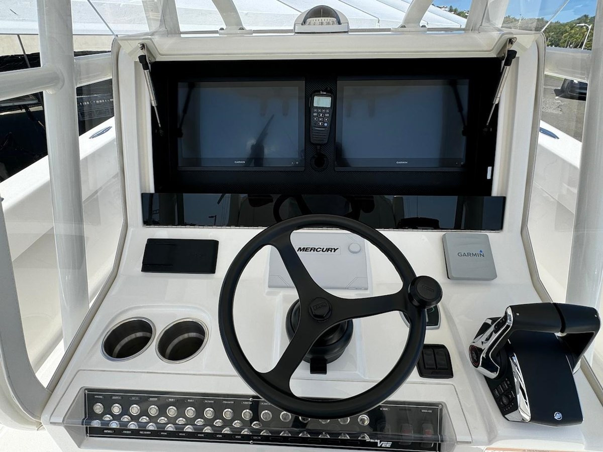 https://arconyachts.ams3.digitaloceanspaces.com/177163/conversions/large_4399397-optimize.jpg