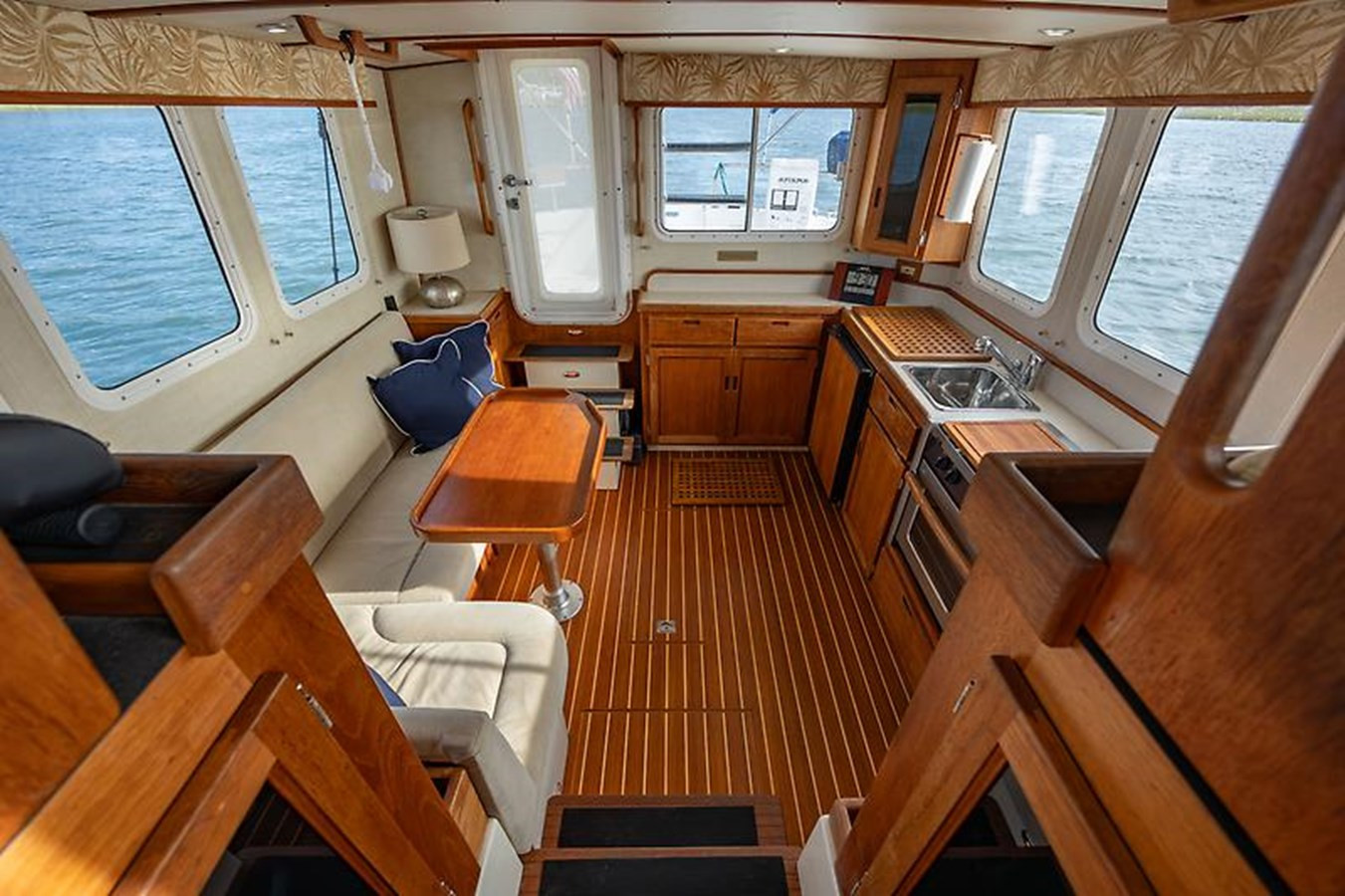 https://arconyachts.ams3.digitaloceanspaces.com/177171/conversions/large_4523096-optimize.jpg