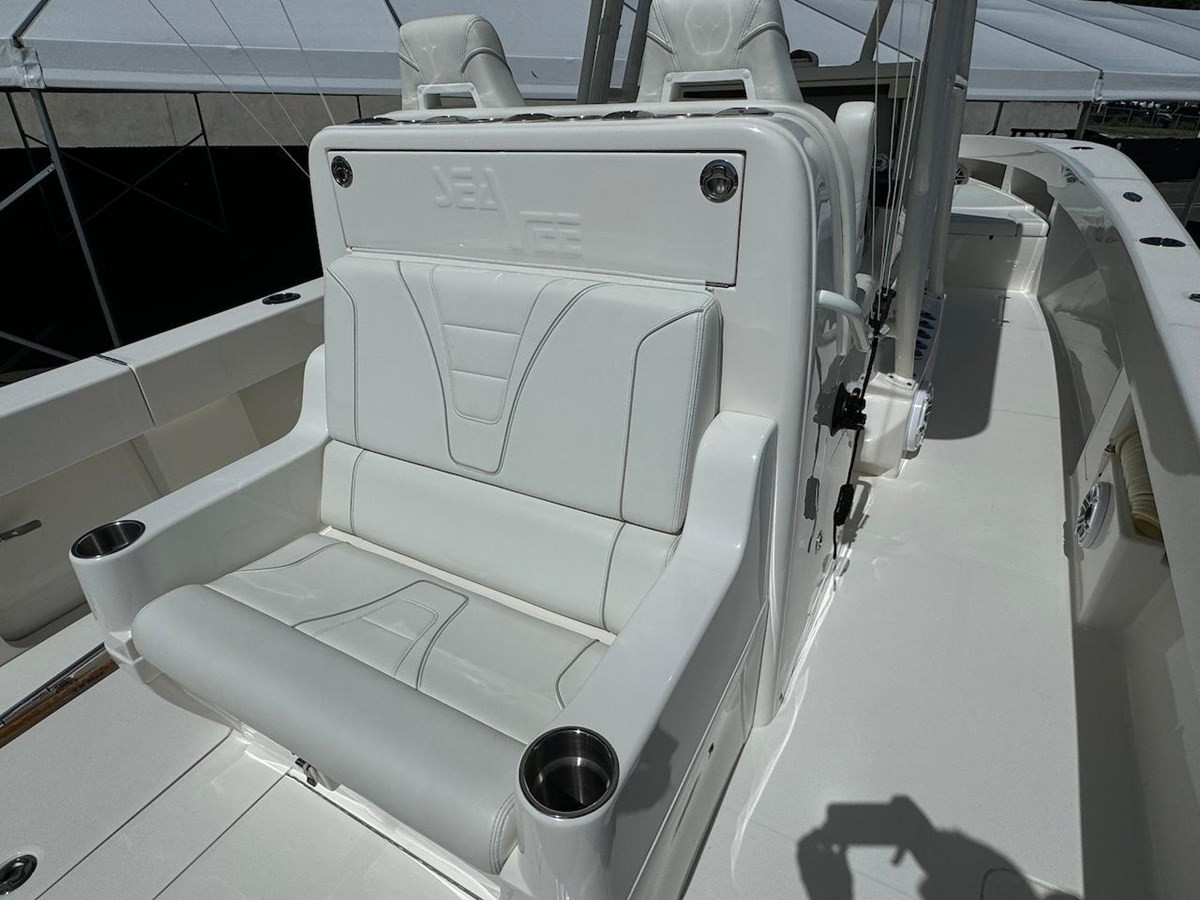https://arconyachts.ams3.digitaloceanspaces.com/177172/conversions/large_4399400-optimize.jpg