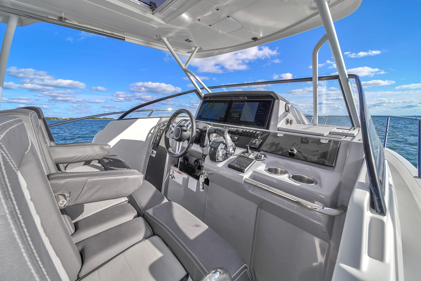 https://arconyachts.ams3.digitaloceanspaces.com/177284/conversions/large_4540715-optimize.jpg