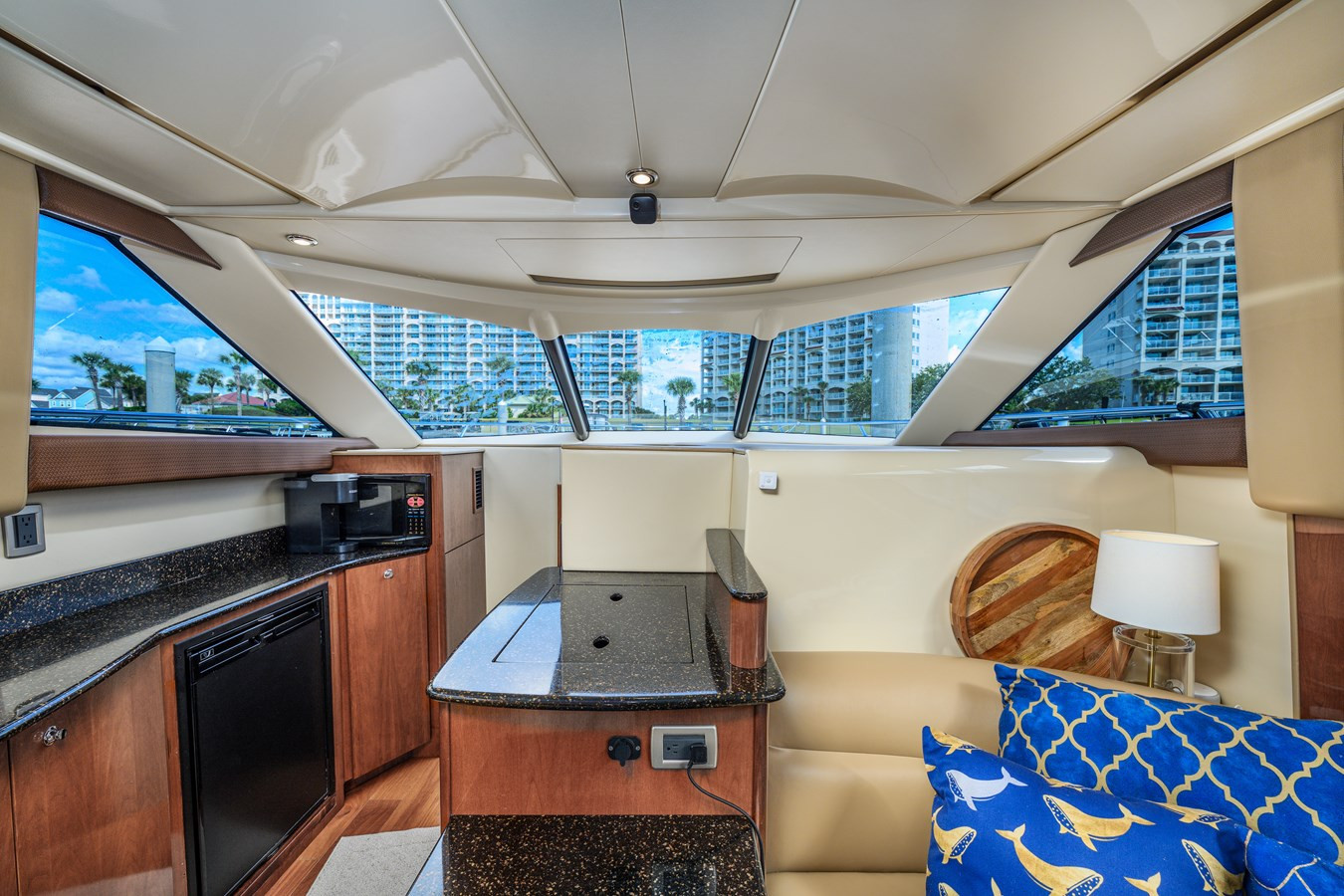 https://arconyachts.ams3.digitaloceanspaces.com/177407/conversions/large_4630773-optimize.jpg