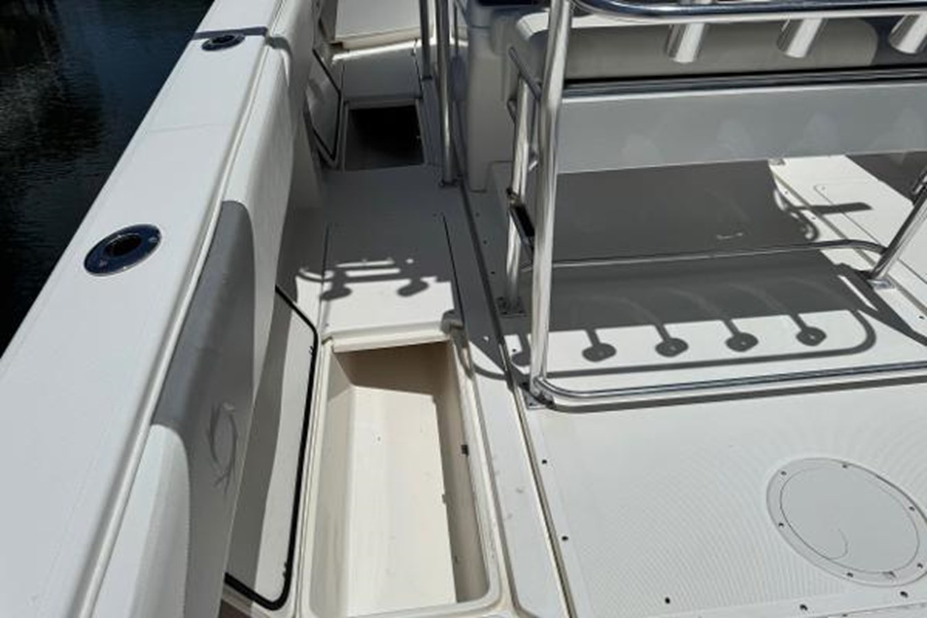 https://arconyachts.ams3.digitaloceanspaces.com/177452/conversions/large_4627584-optimize.jpg