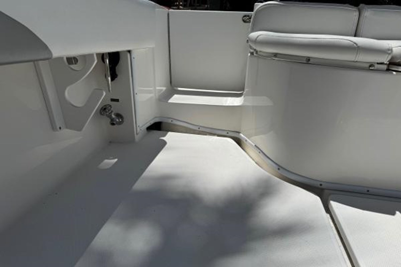 https://arconyachts.ams3.digitaloceanspaces.com/177461/conversions/large_4627587-optimize.jpg