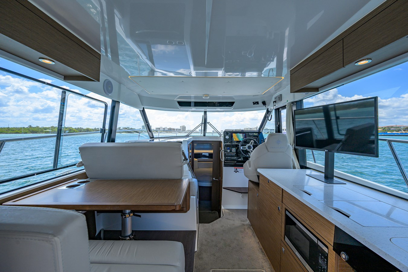 https://arconyachts.ams3.digitaloceanspaces.com/177473/conversions/large_4644321-optimize.jpg