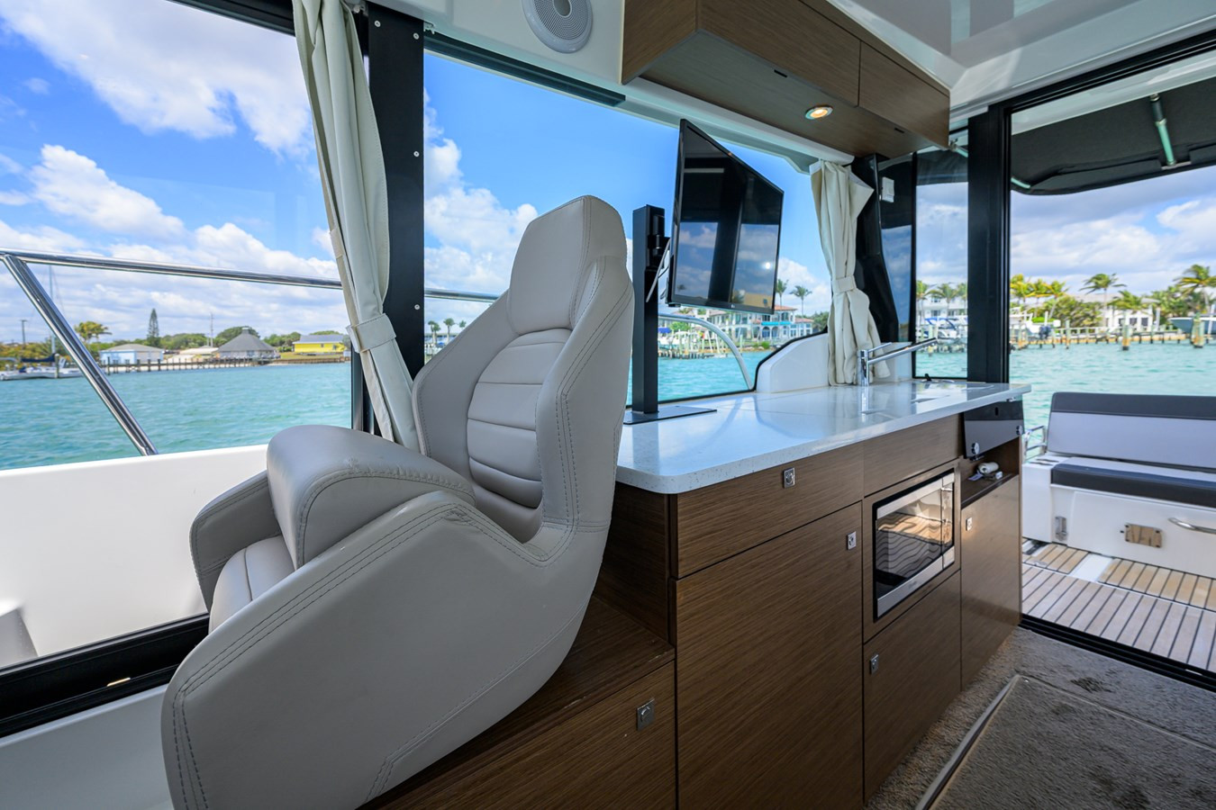 https://arconyachts.ams3.digitaloceanspaces.com/177480/conversions/large_4644324-optimize.jpg