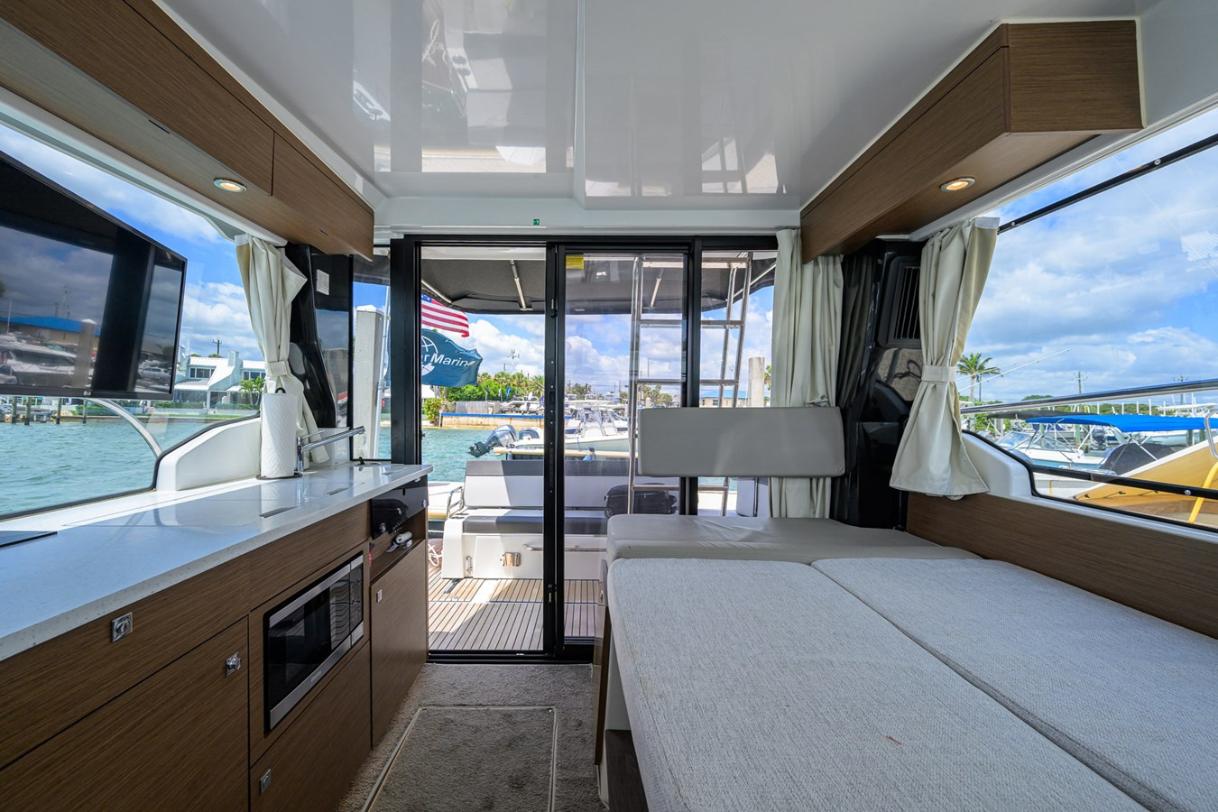 https://arconyachts.ams3.digitaloceanspaces.com/177487/conversions/large_4644327-optimize.jpg