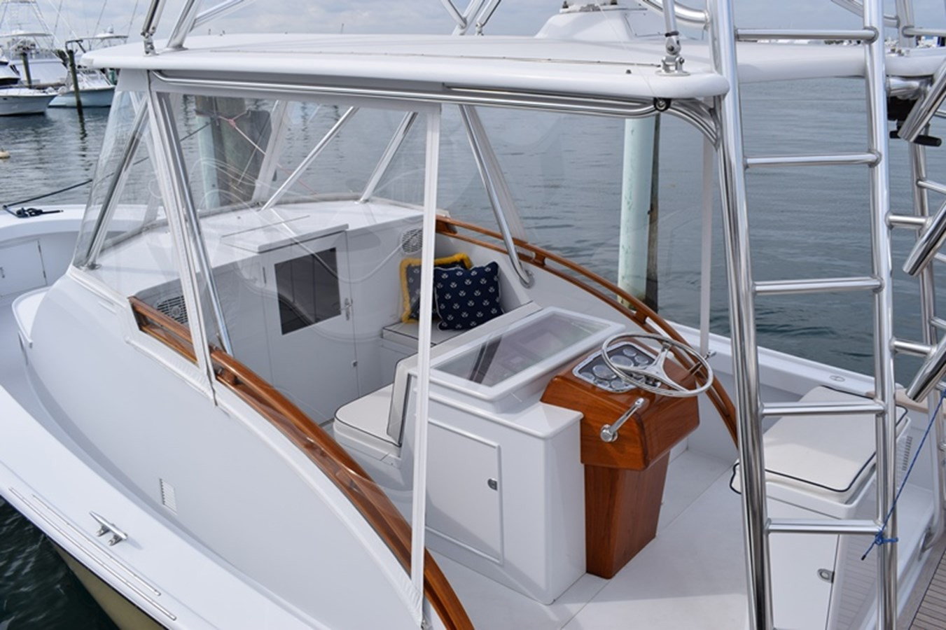 https://arconyachts.ams3.digitaloceanspaces.com/177489/conversions/large_4695701-optimize.jpg