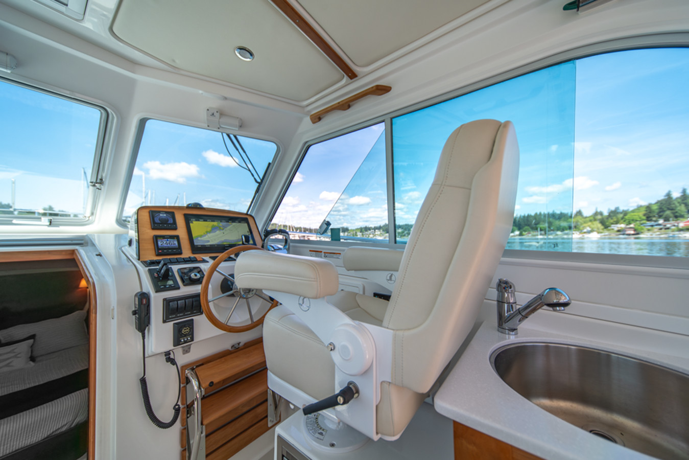 https://arconyachts.ams3.digitaloceanspaces.com/177534/conversions/large_4682355-optimize.jpg