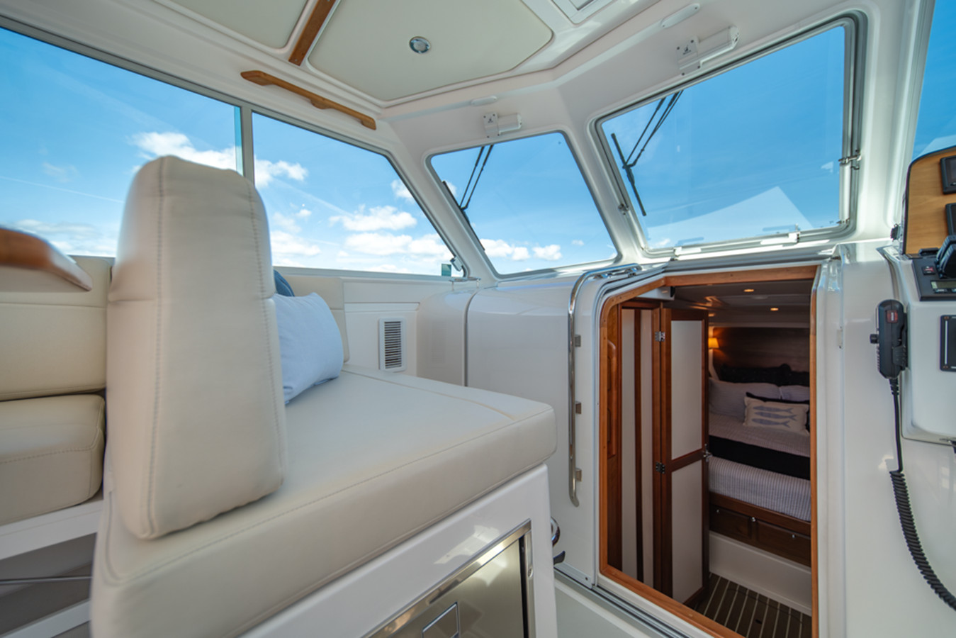 https://arconyachts.ams3.digitaloceanspaces.com/177546/conversions/large_4682359-optimize.jpg