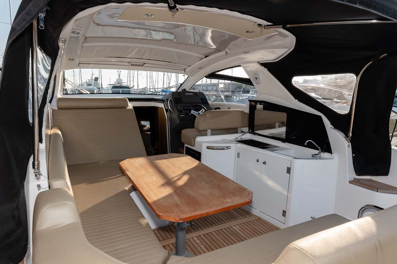 https://arconyachts.ams3.digitaloceanspaces.com/177562/conversions/large_4721044-optimize.jpg