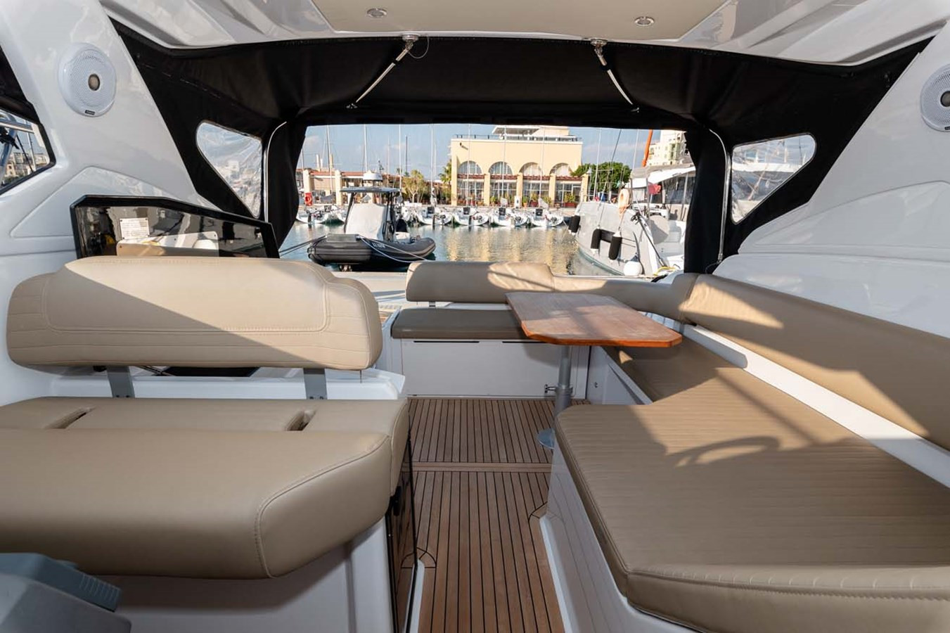 https://arconyachts.ams3.digitaloceanspaces.com/177564/conversions/large_4721045-optimize.jpg