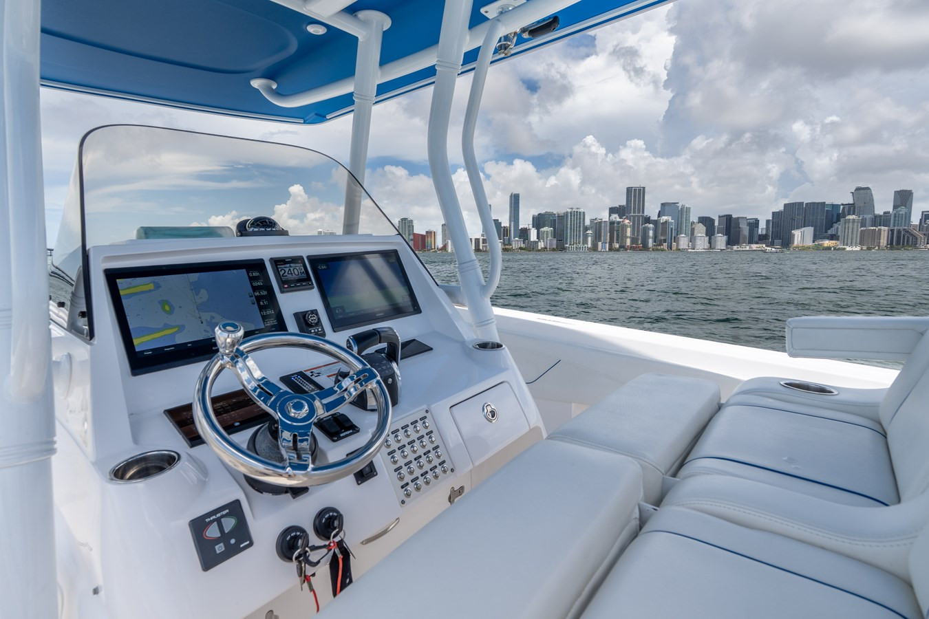 https://arconyachts.ams3.digitaloceanspaces.com/177582/conversions/large_4719376-optimize.jpg