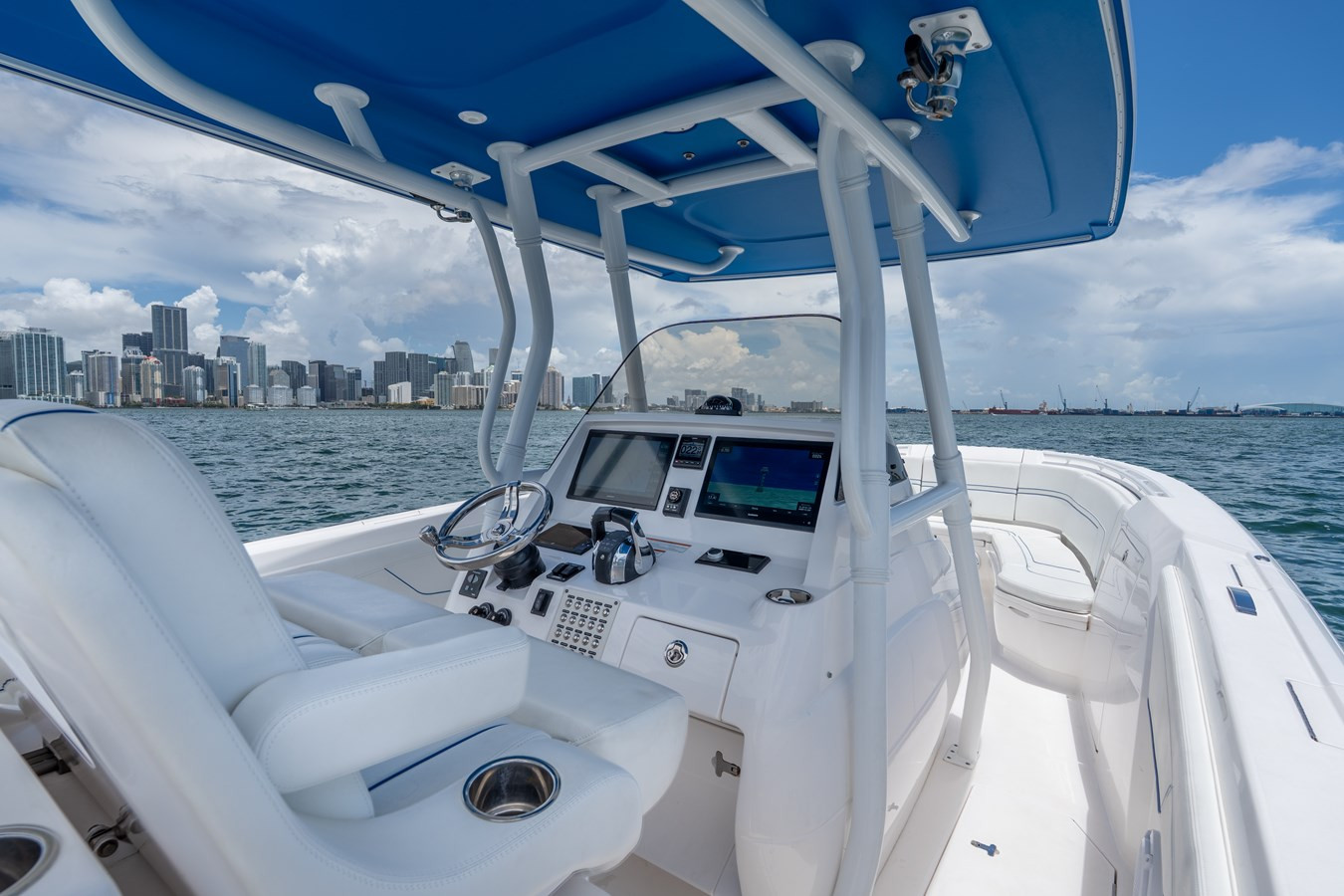 https://arconyachts.ams3.digitaloceanspaces.com/177584/conversions/large_4719382-optimize.jpg
