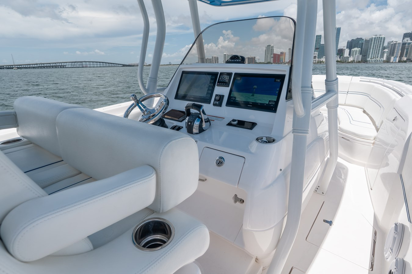 https://arconyachts.ams3.digitaloceanspaces.com/177592/conversions/large_4719405-optimize.jpg