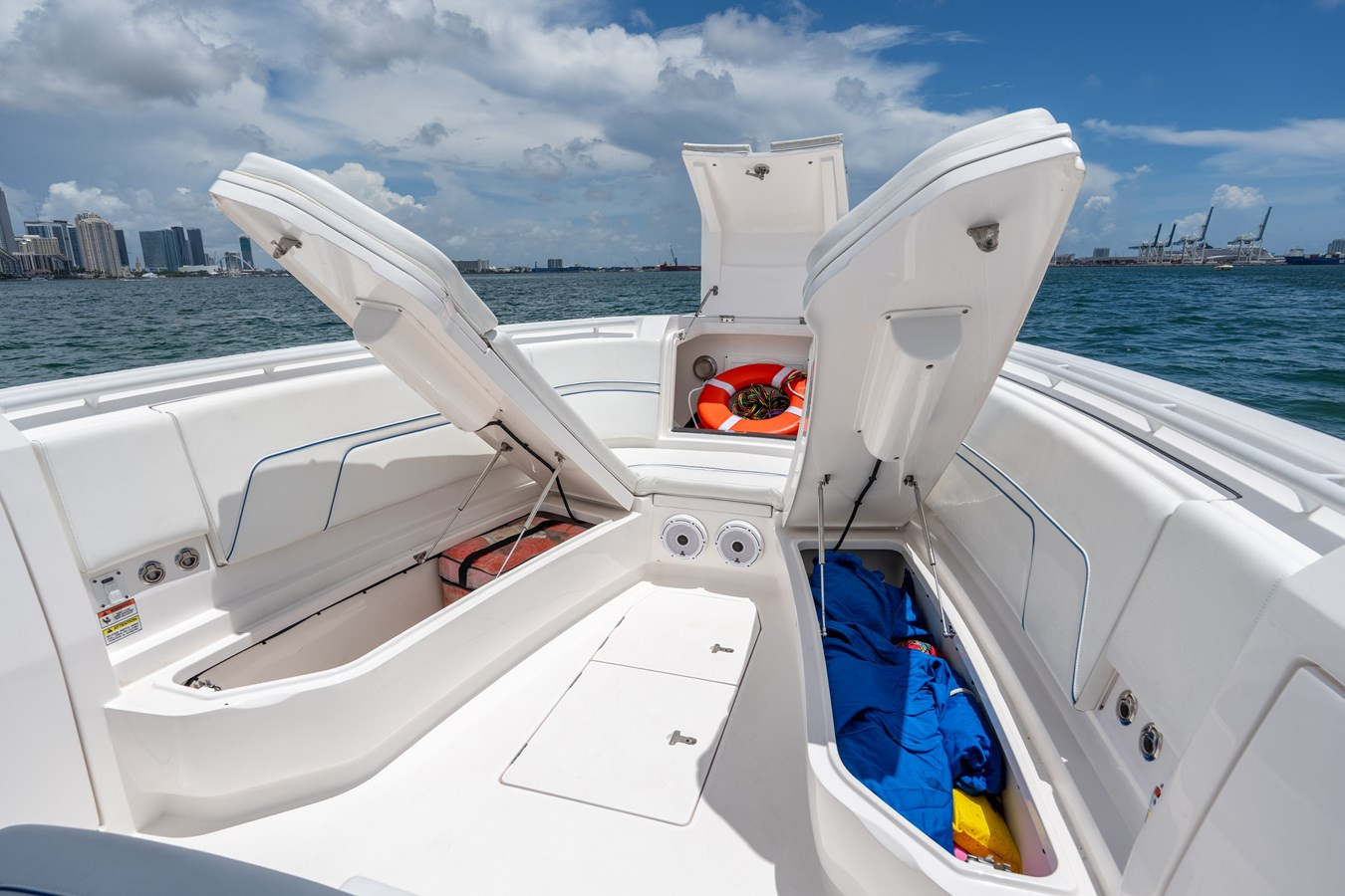 https://arconyachts.ams3.digitaloceanspaces.com/177611/conversions/large_4719381-optimize.jpg