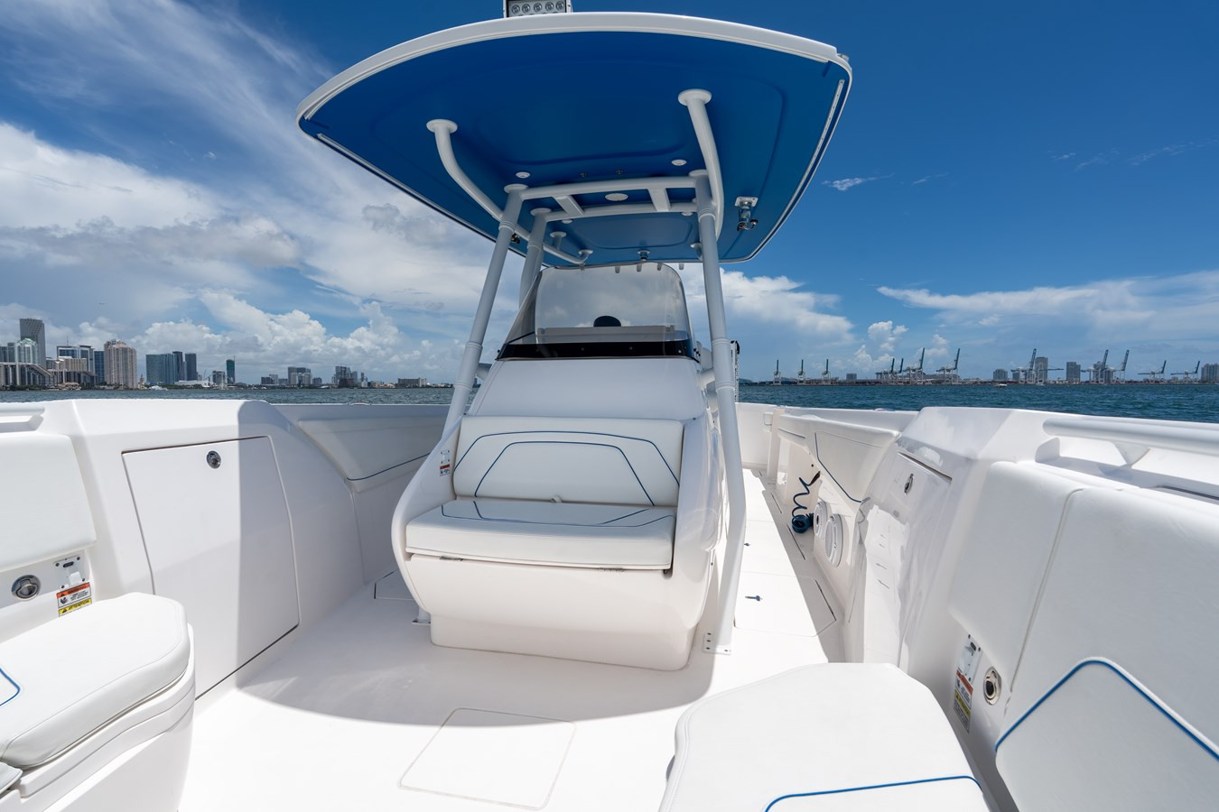 https://arconyachts.ams3.digitaloceanspaces.com/177617/conversions/large_4719390-optimize.jpg