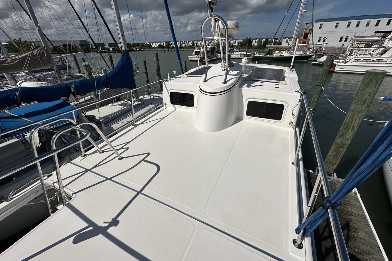 https://arconyachts.ams3.digitaloceanspaces.com/177624/conversions/large_4775337-optimize.jpg