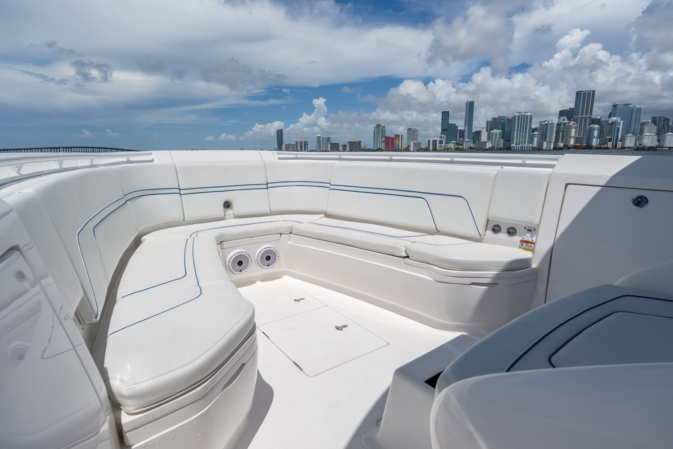 https://arconyachts.ams3.digitaloceanspaces.com/177629/conversions/large_4719408-optimize.jpg