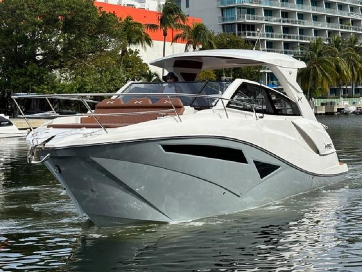 https://arconyachts.ams3.digitaloceanspaces.com/177647/conversions/large_4103638-optimize.jpg