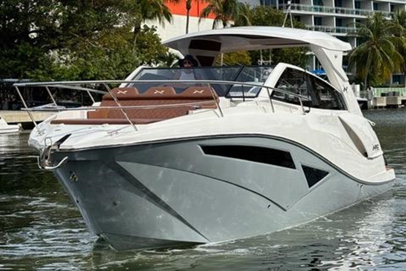 https://arconyachts.ams3.digitaloceanspaces.com/177664/conversions/large_4103644-optimize.jpg