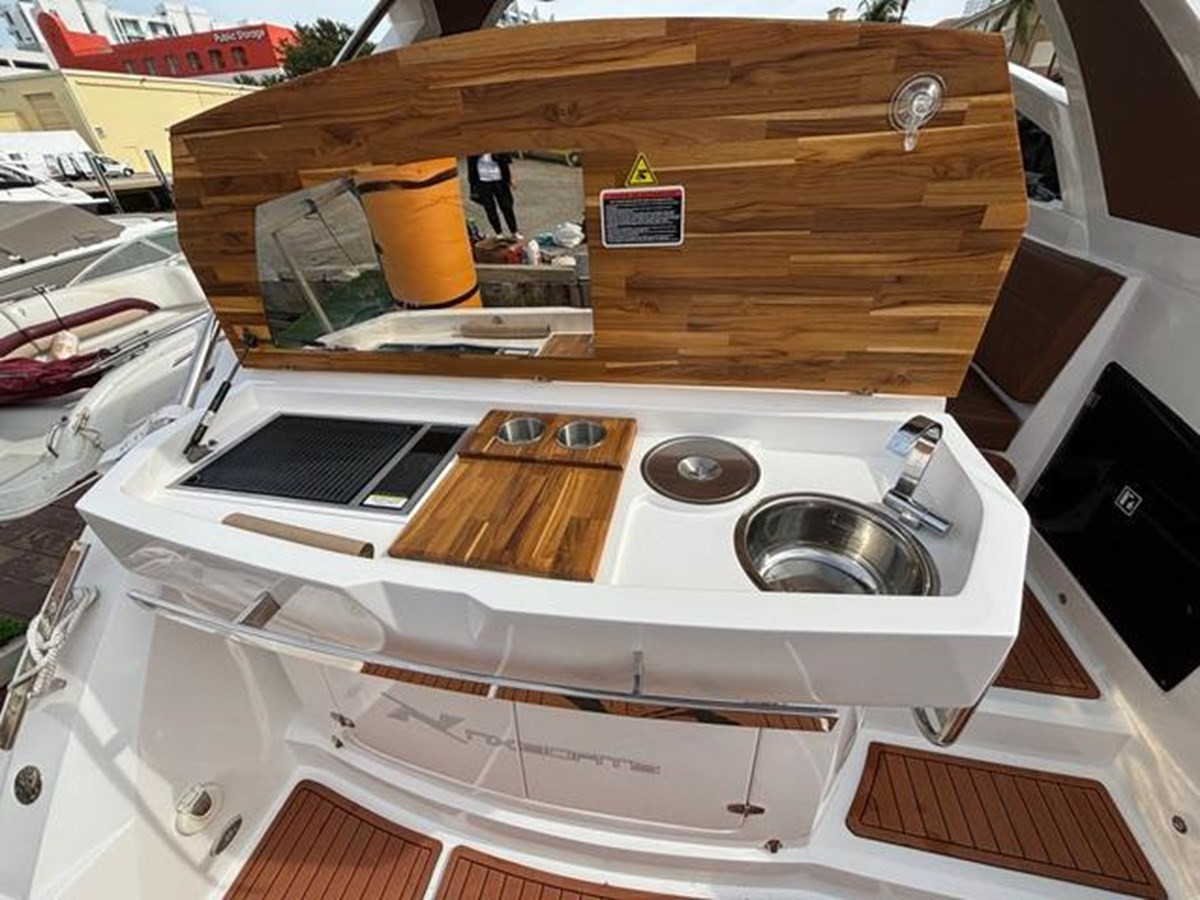 https://arconyachts.ams3.digitaloceanspaces.com/177674/conversions/large_4103648-optimize.jpg