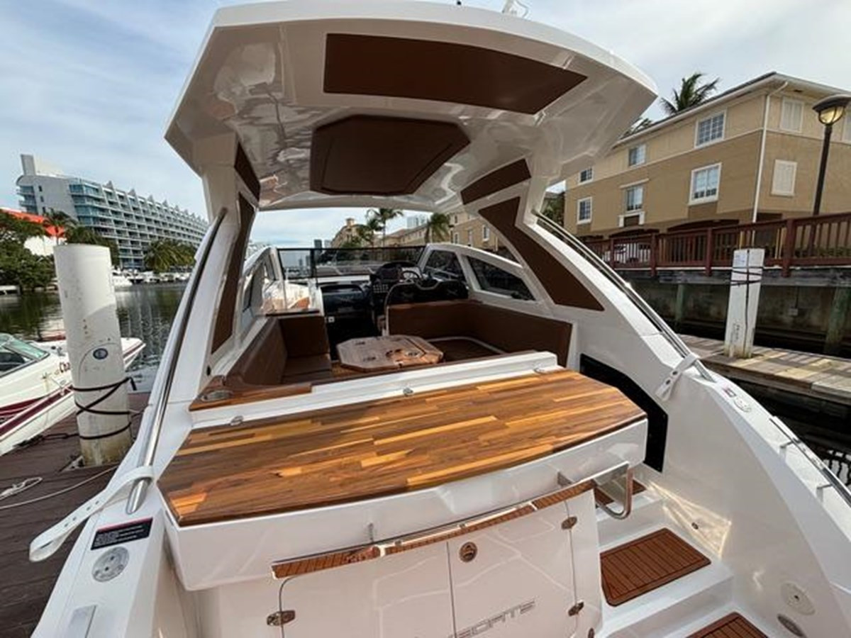 https://arconyachts.ams3.digitaloceanspaces.com/177676/conversions/large_4103649-optimize.jpg