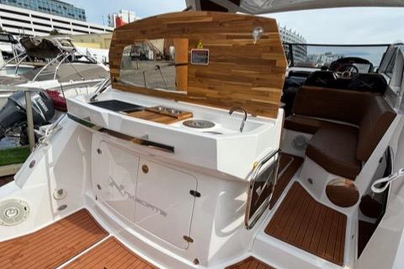 https://arconyachts.ams3.digitaloceanspaces.com/177679/conversions/large_4103650-optimize.jpg