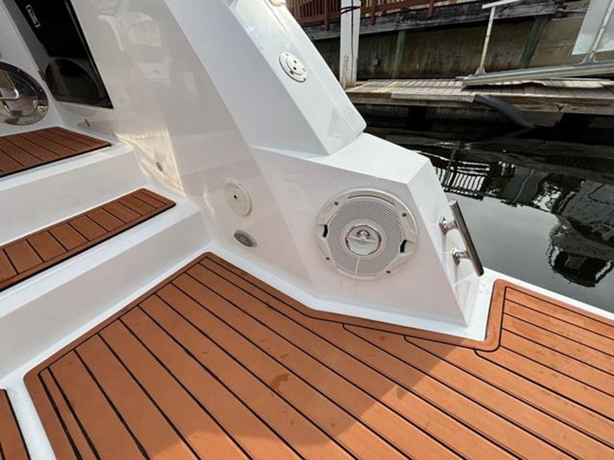 https://arconyachts.ams3.digitaloceanspaces.com/177685/conversions/large_4103652-optimize.jpg