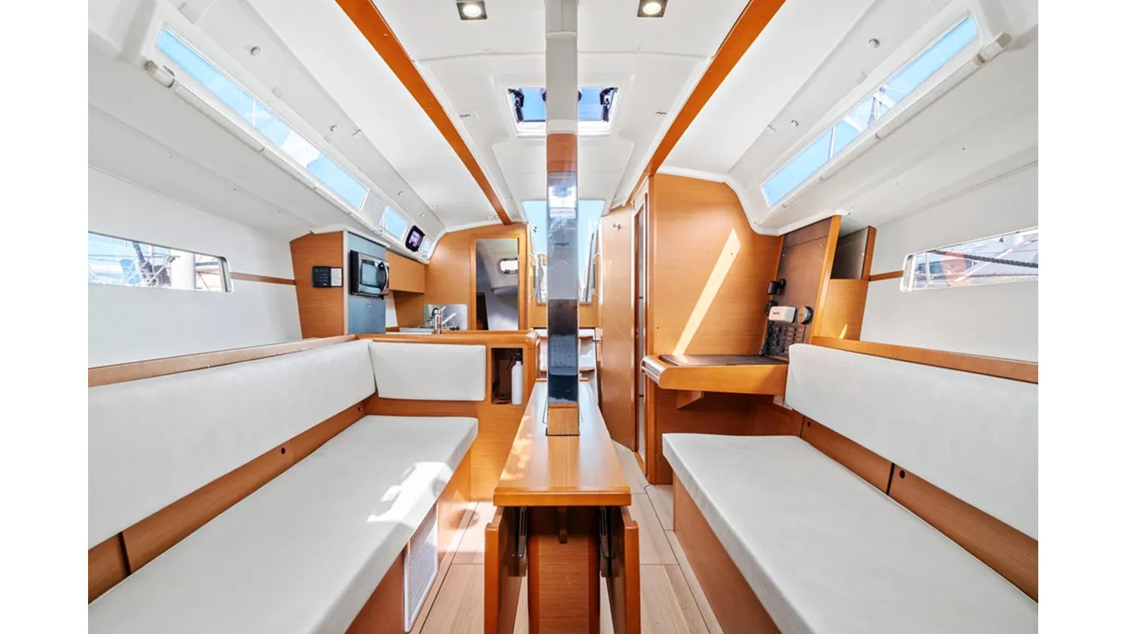 https://arconyachts.ams3.digitaloceanspaces.com/177686/conversions/large_4234931-optimize.jpg