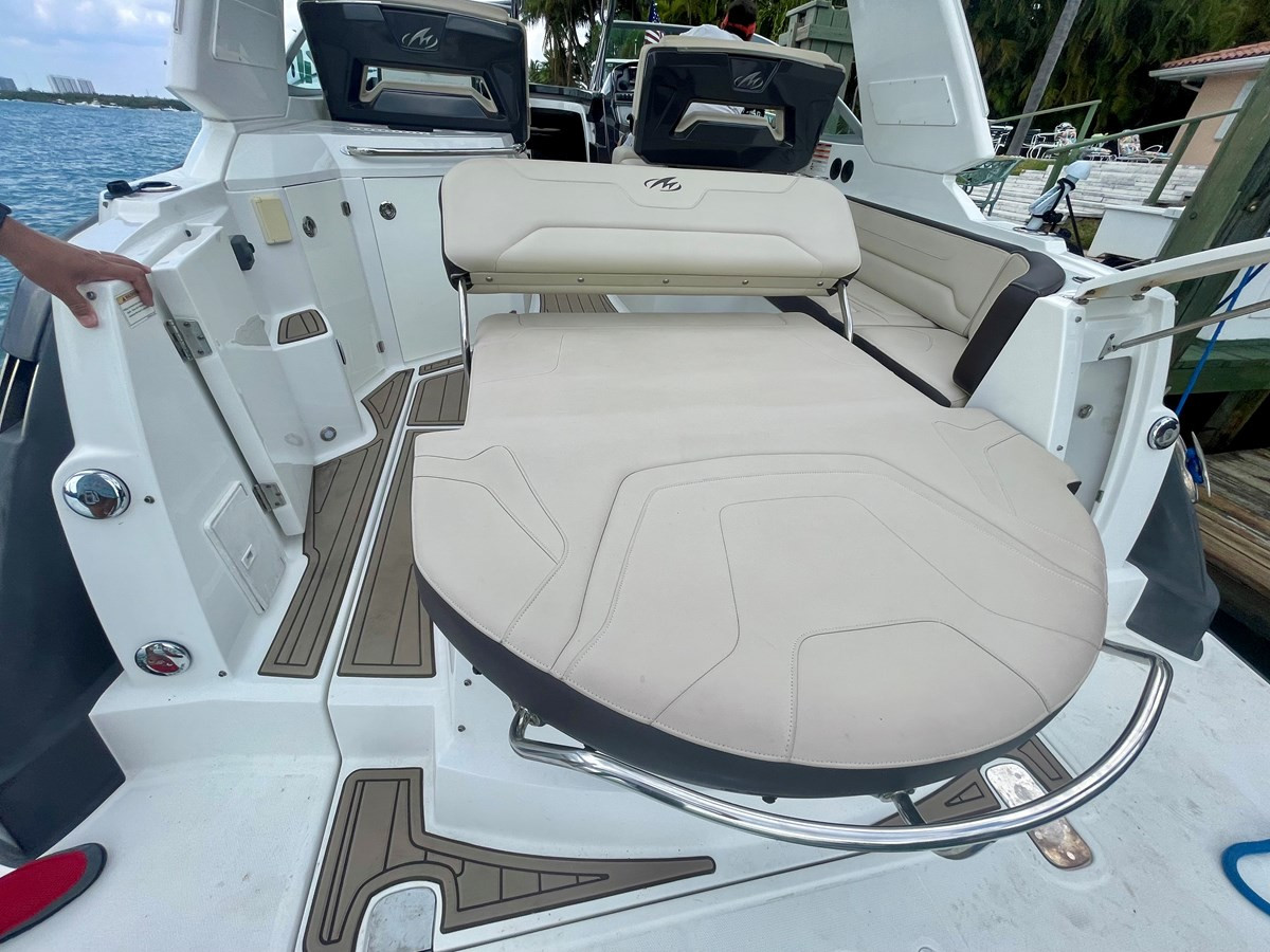 https://arconyachts.ams3.digitaloceanspaces.com/177723/conversions/large_3808827-optimize.jpg
