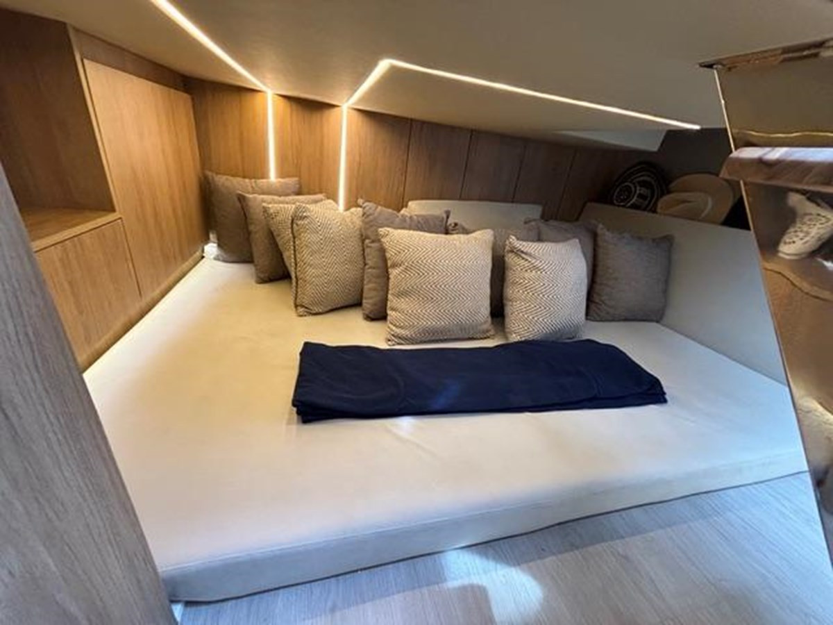 https://arconyachts.ams3.digitaloceanspaces.com/177740/conversions/large_4103672-optimize.jpg