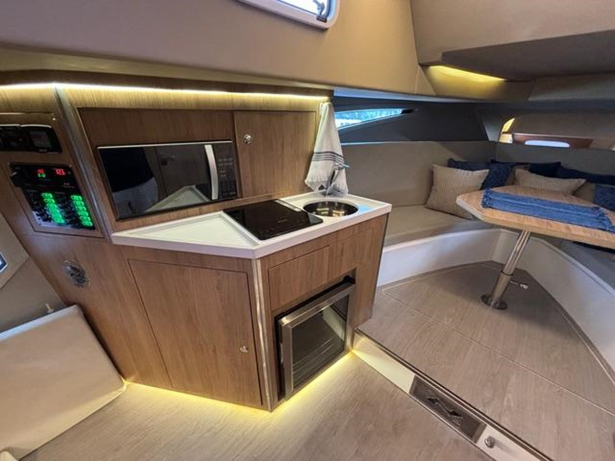 https://arconyachts.ams3.digitaloceanspaces.com/177754/conversions/large_4103677-optimize.jpg