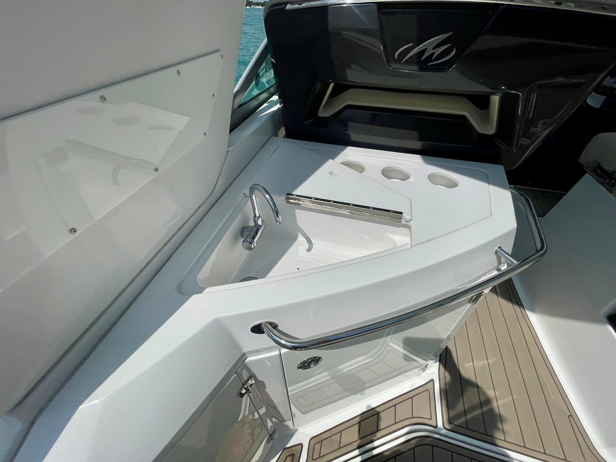 https://arconyachts.ams3.digitaloceanspaces.com/177761/conversions/large_3808840-optimize.jpg