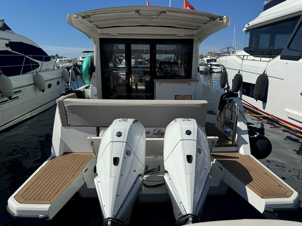 https://arconyachts.ams3.digitaloceanspaces.com/177856/conversions/large_4825760-optimize.jpg