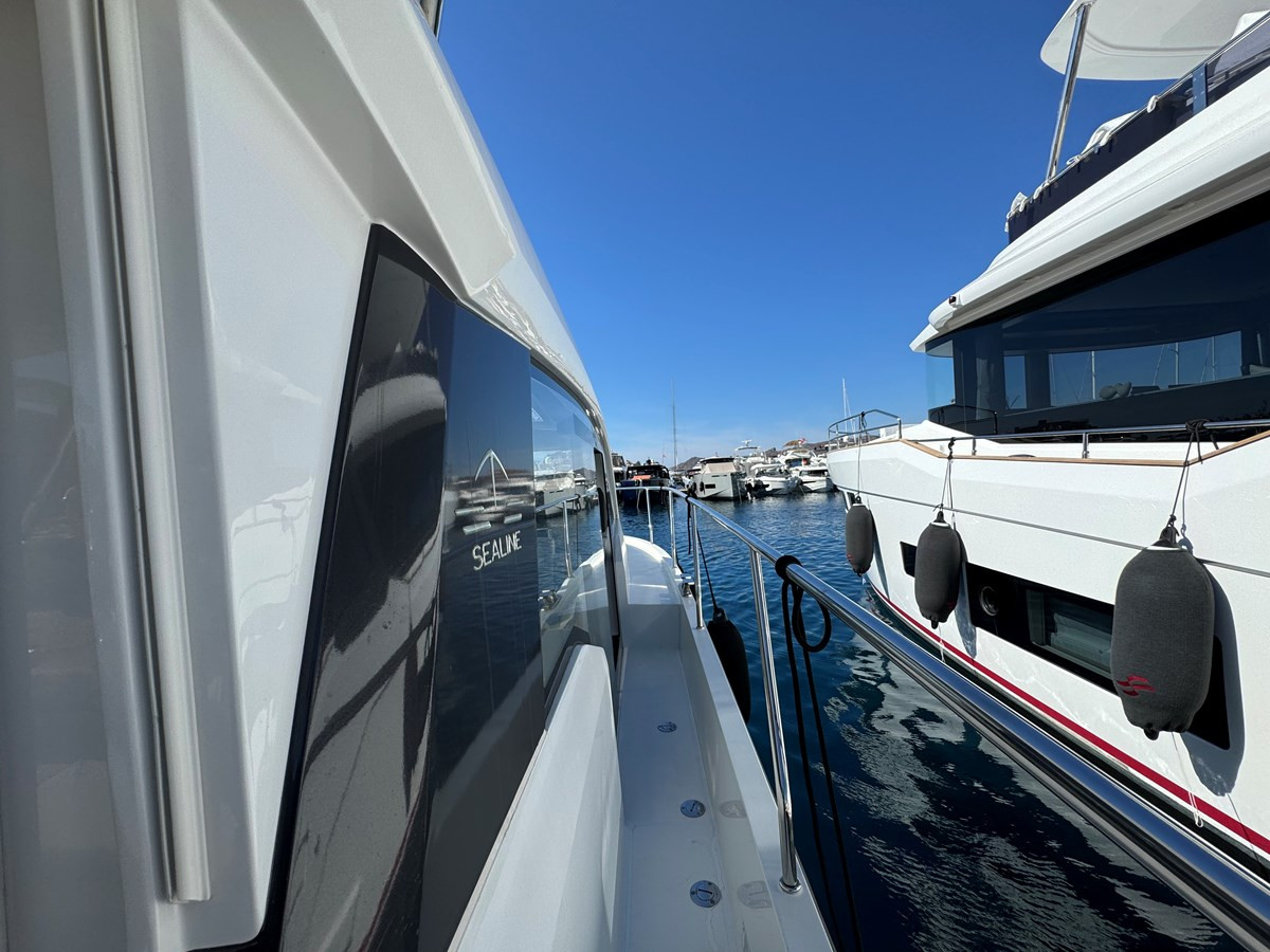 https://arconyachts.ams3.digitaloceanspaces.com/177860/conversions/large_4825761-optimize.jpg