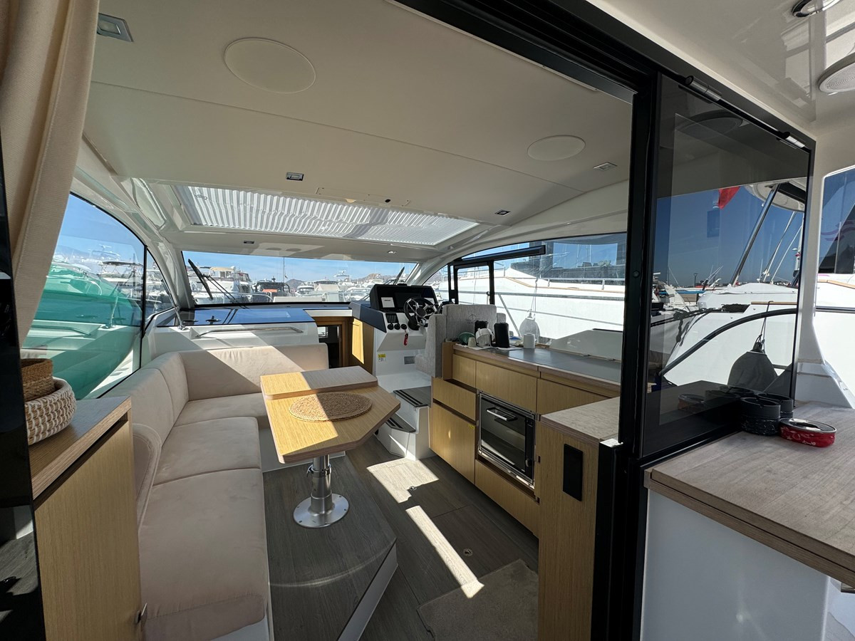 https://arconyachts.ams3.digitaloceanspaces.com/177868/conversions/large_4825764-optimize.jpg