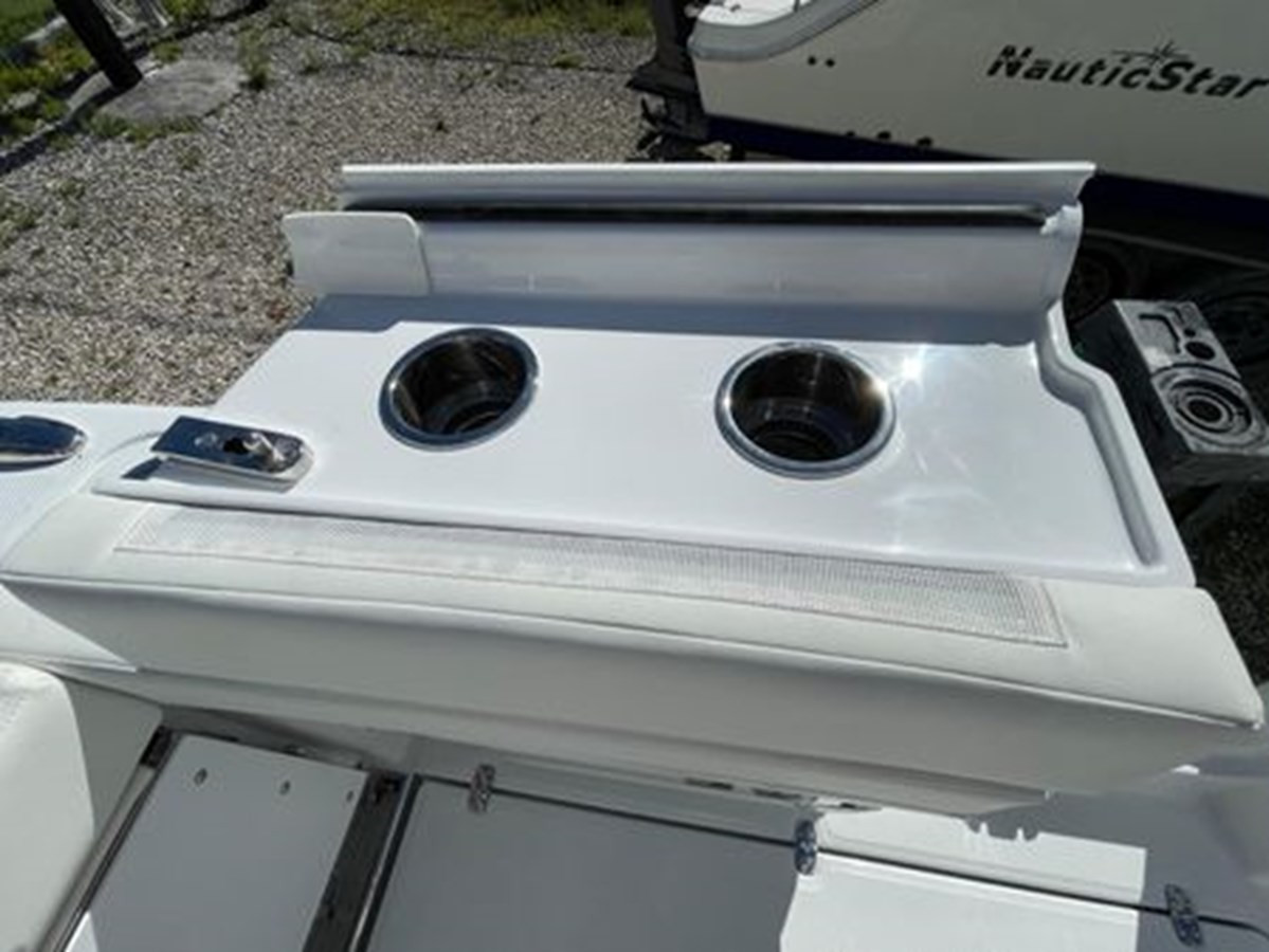 https://arconyachts.ams3.digitaloceanspaces.com/177894/conversions/large_4596399-optimize.jpg