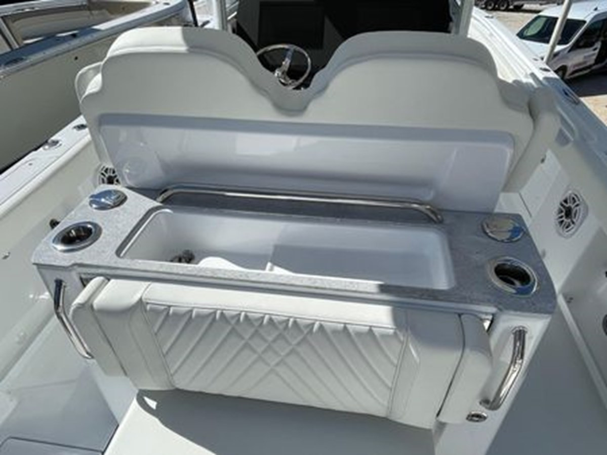 https://arconyachts.ams3.digitaloceanspaces.com/177963/conversions/large_4596425-optimize.jpg