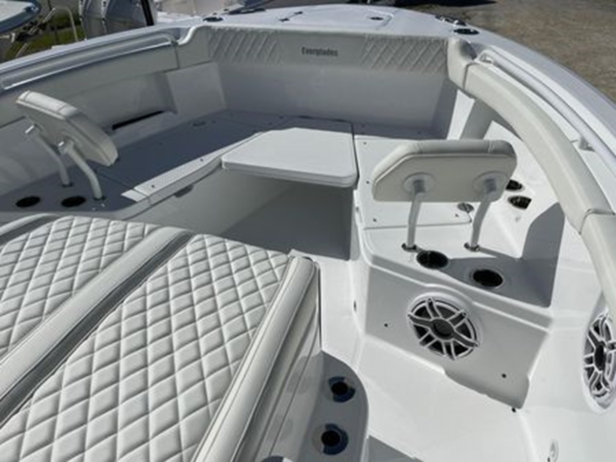 https://arconyachts.ams3.digitaloceanspaces.com/178003/conversions/large_4596439-optimize.jpg
